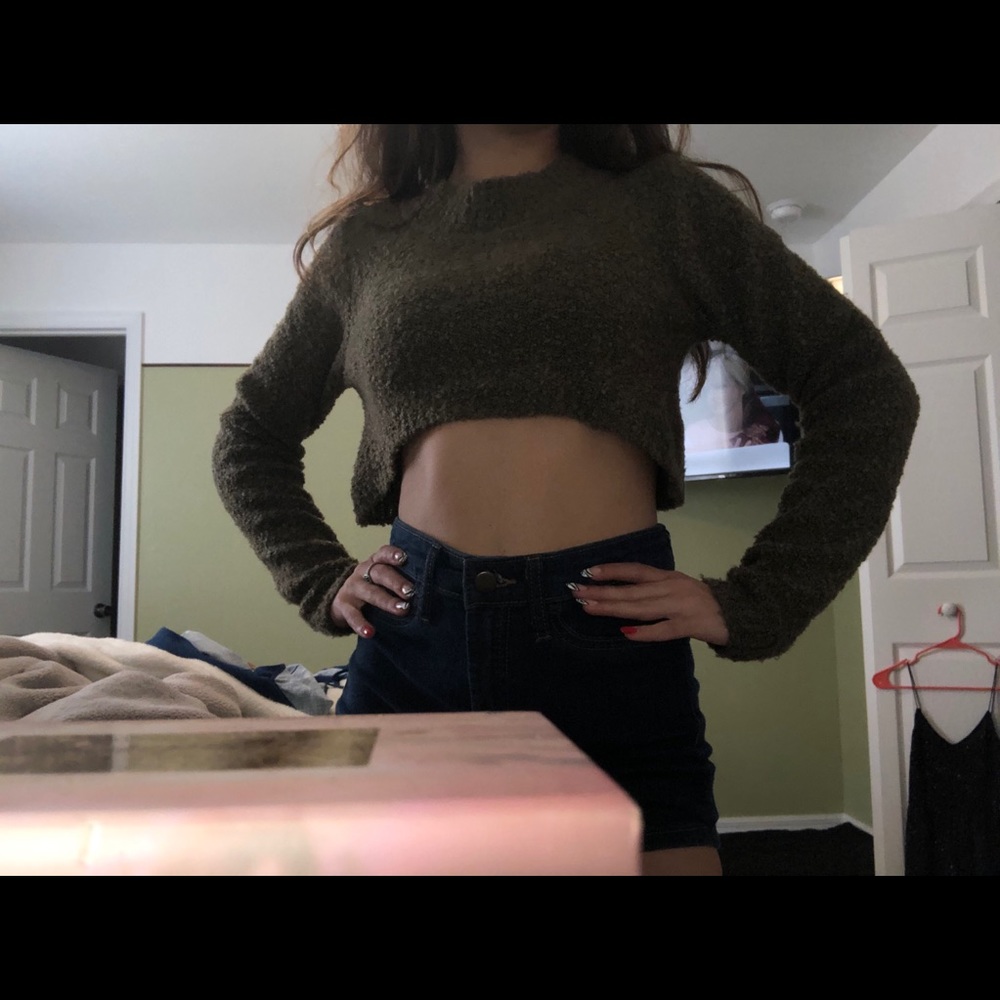 Crop top sweater